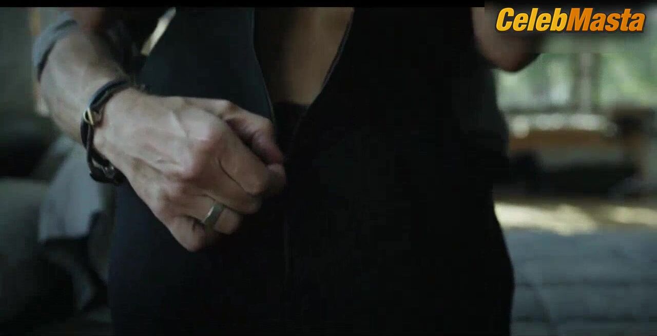 Robin Wright ’s Underwear Scene In House Of Cards - Photo 2 of 5