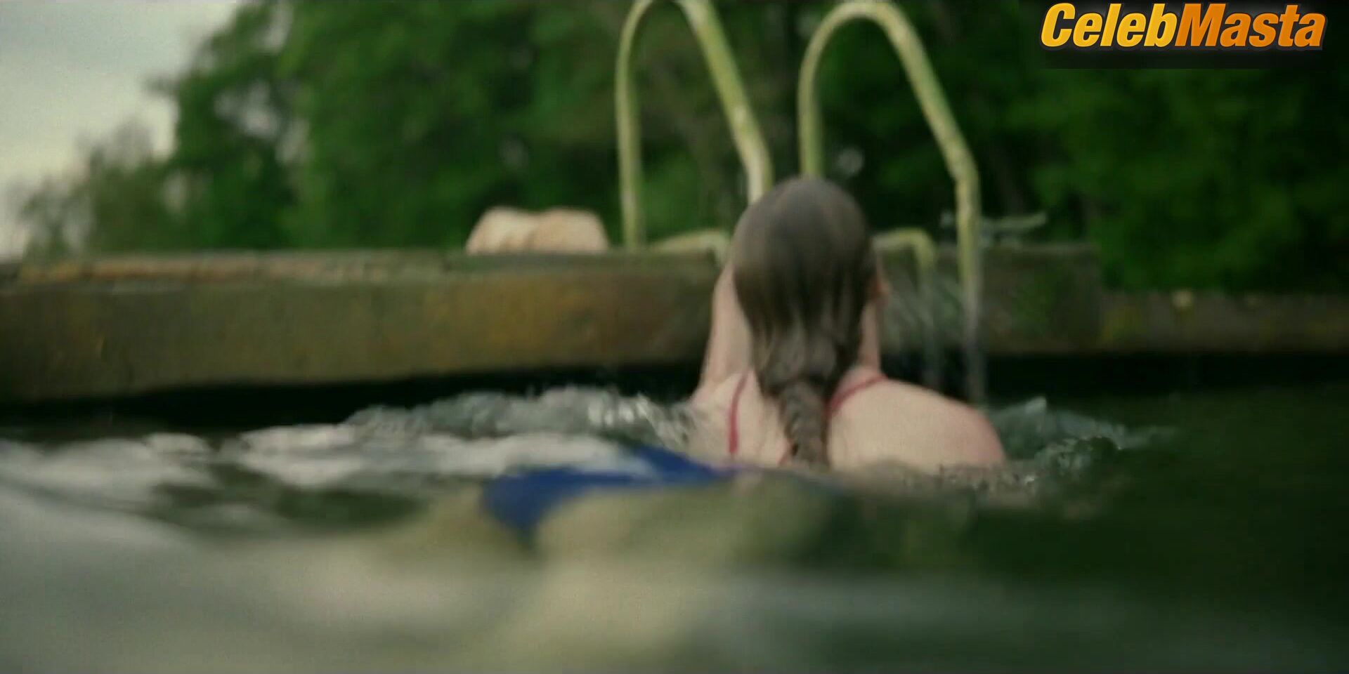 Mackenzie Davis Hot Scene In Station Eleven - Photo 1 of 5 photo 2