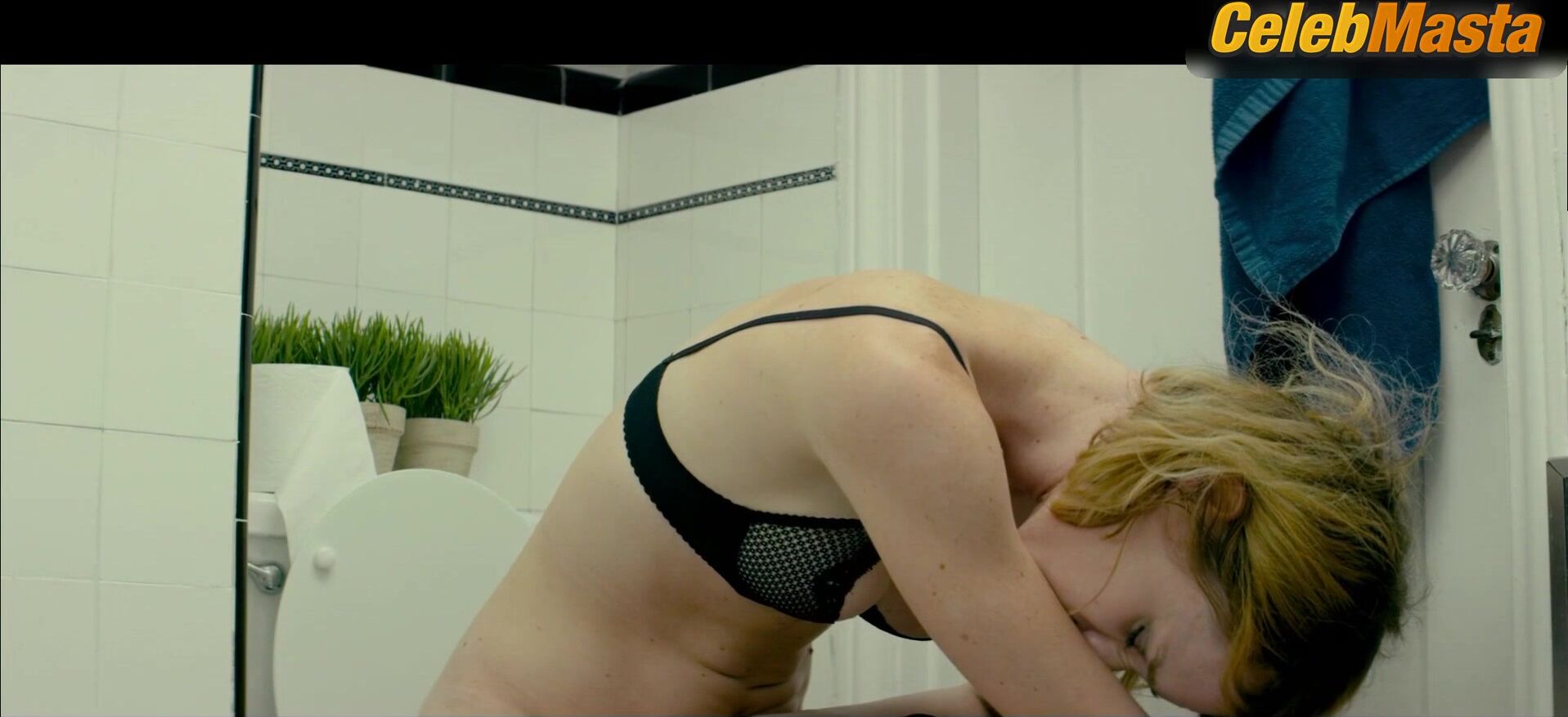 Mackenzie Davis Flaunts Body In Underwear Scene In Izzy Gets - Photo 1 of 5 photo 2