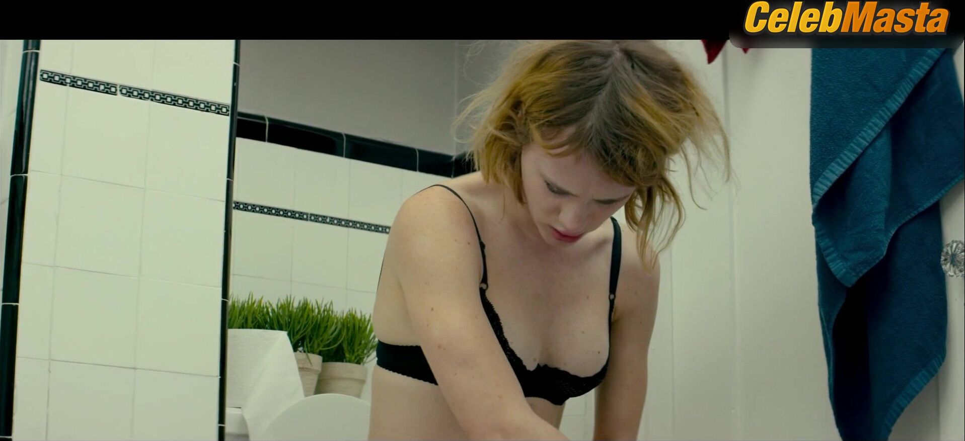 Mackenzie Davis Flaunts Body In Underwear Scene In Izzy Gets - Photo 1 of 5 photo 4