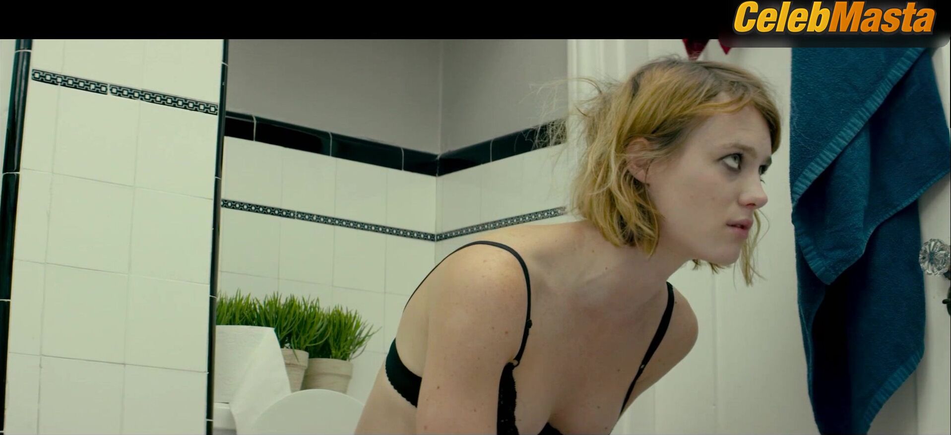 Mackenzie Davis Flaunts Body In Underwear Scene In Izzy Gets - Photo 1 of 5 photo 5