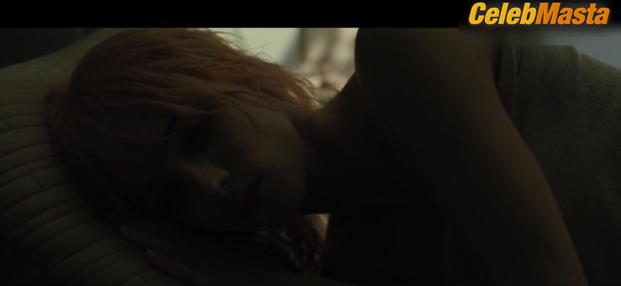 Mackenzie Davis Booty, Tits Scene In Blade Runner 2049 - Photo 1 of 5