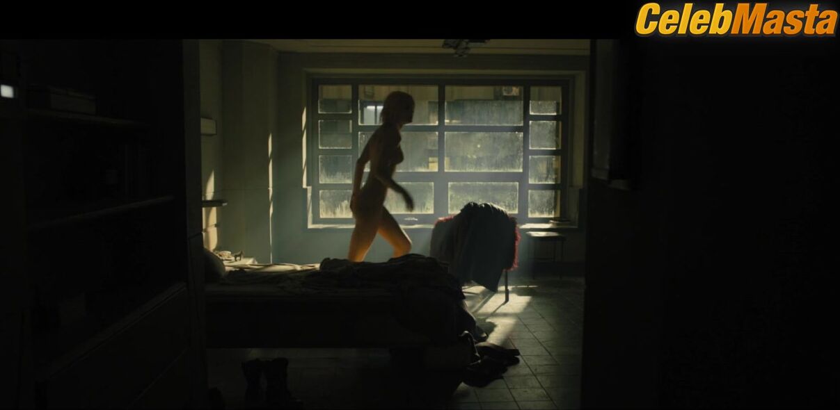 Mackenzie Davis Booty, Tits Scene In Blade Runner 2049 - Photo 1 of 5 photo 4