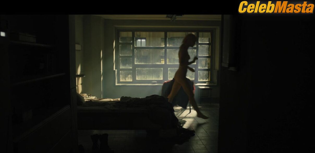 Mackenzie Davis Booty, Tits Scene In Blade Runner 2049 - Photo 1 of 5 photo 5
