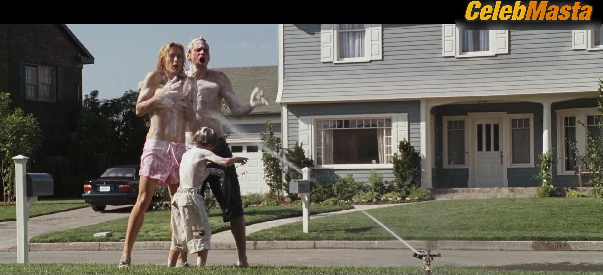 Tea Leoni Swimsuit Scene In Fun With Dick And Jane - Photo 2 of 5