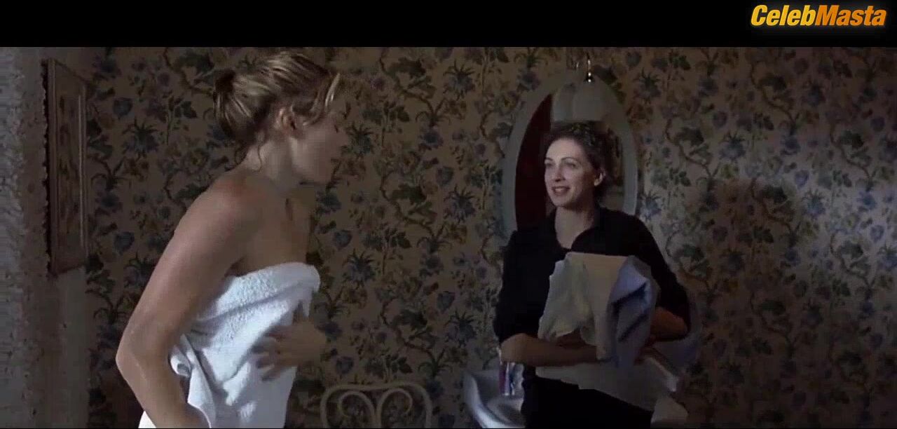 Claudia Gerini Bares Boobs, Bush Scene In The Unknown Woman - Photo 2 of 5 photo 4