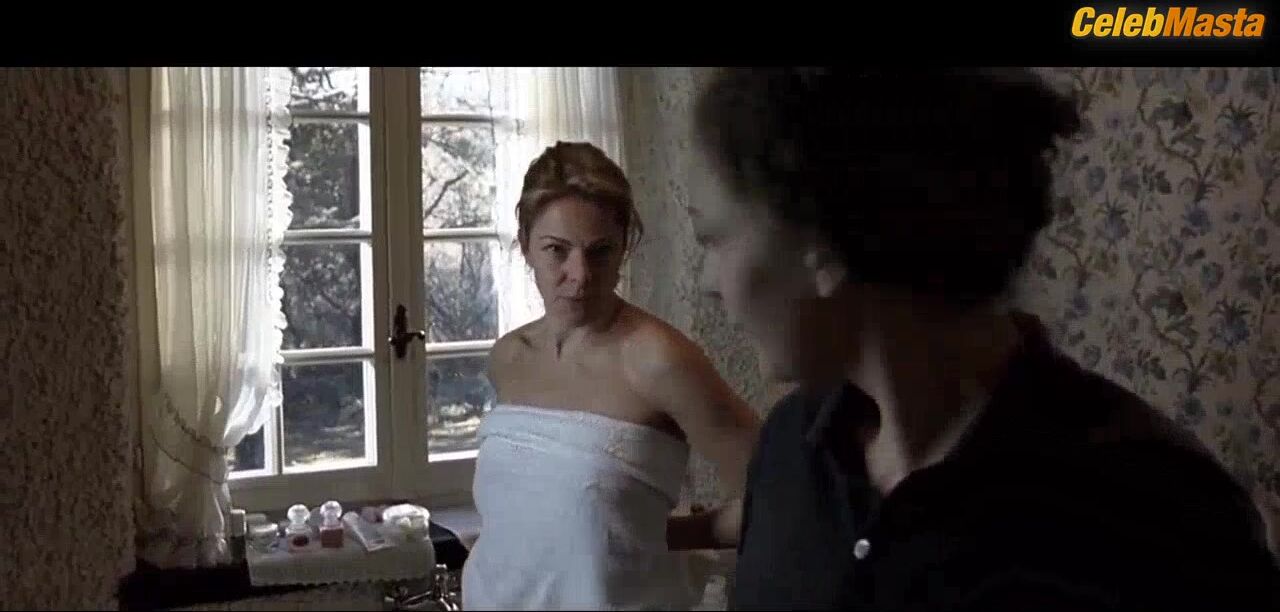Claudia Gerini Bares Boobs, Bush Scene In The Unknown Woman - Photo 2 of 5 photo 5
