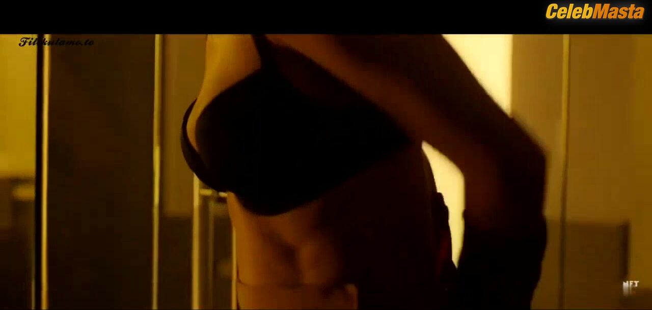 Nathalie Hart Bares Ass, Tits Scene In Sin Island - Photo 1 of 5 photo 2