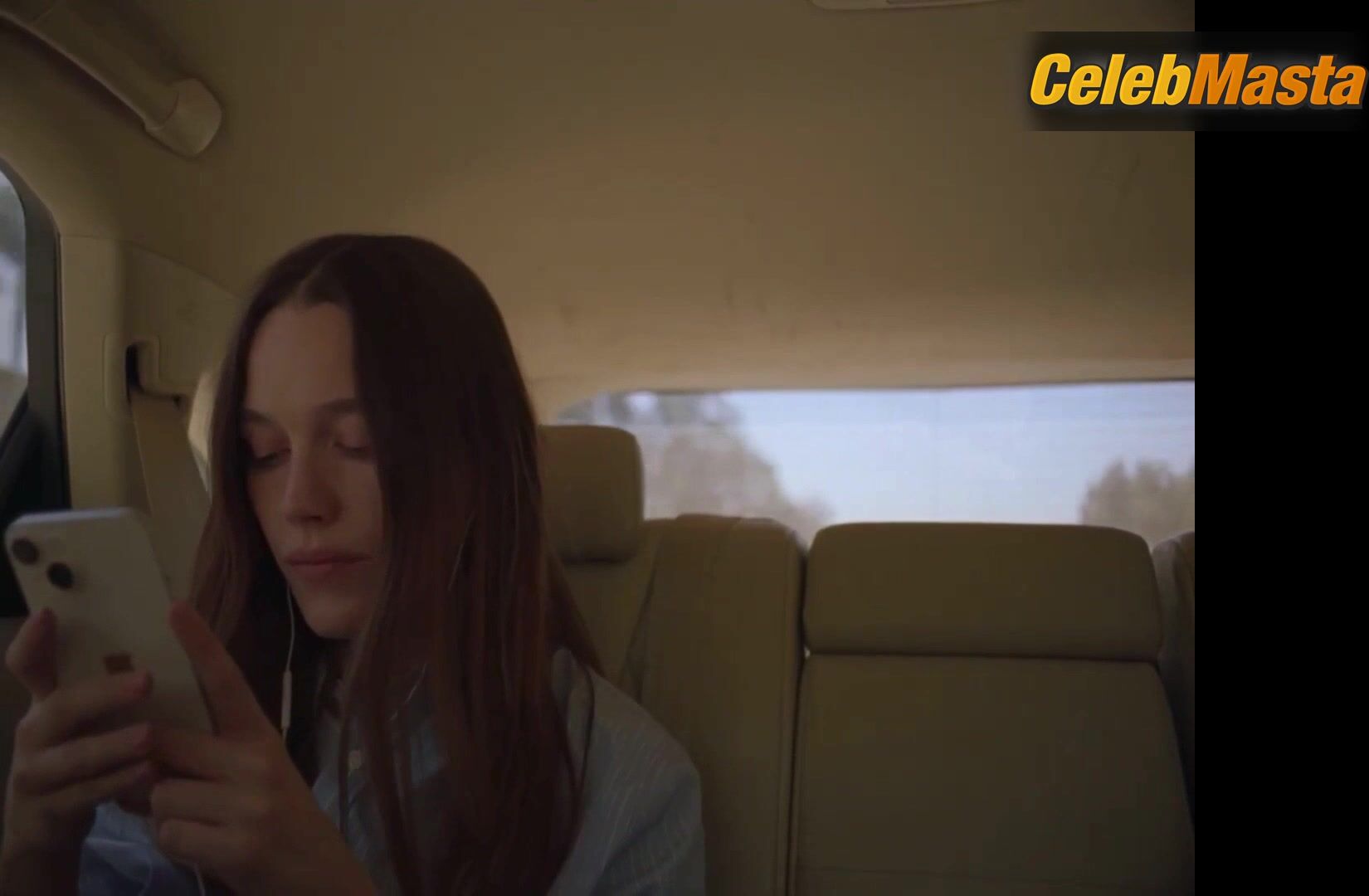 Maya Hawke Victoria Pedretti And ’s Lesbian Sex - Photo 2 of 5 photo 5