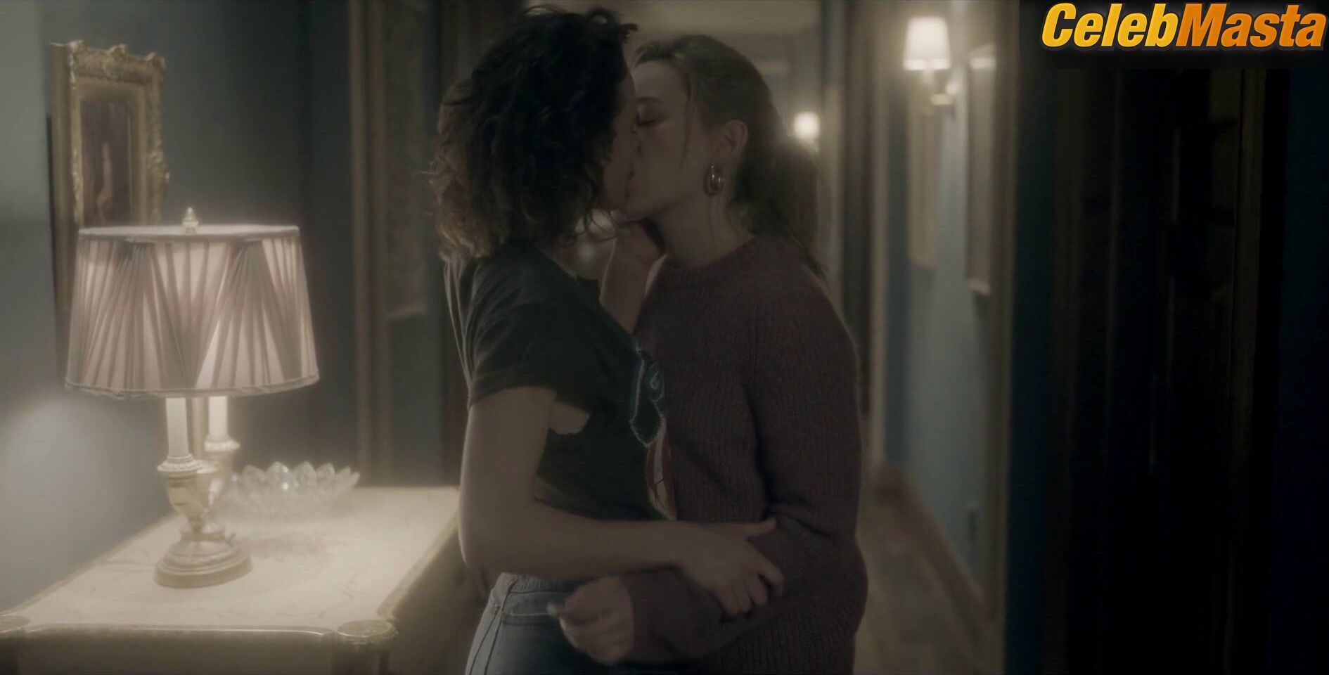 Amelia Eve Victoria Pedretti And Share A Lesbian Scene - Photo 2 of 5 photo 4
