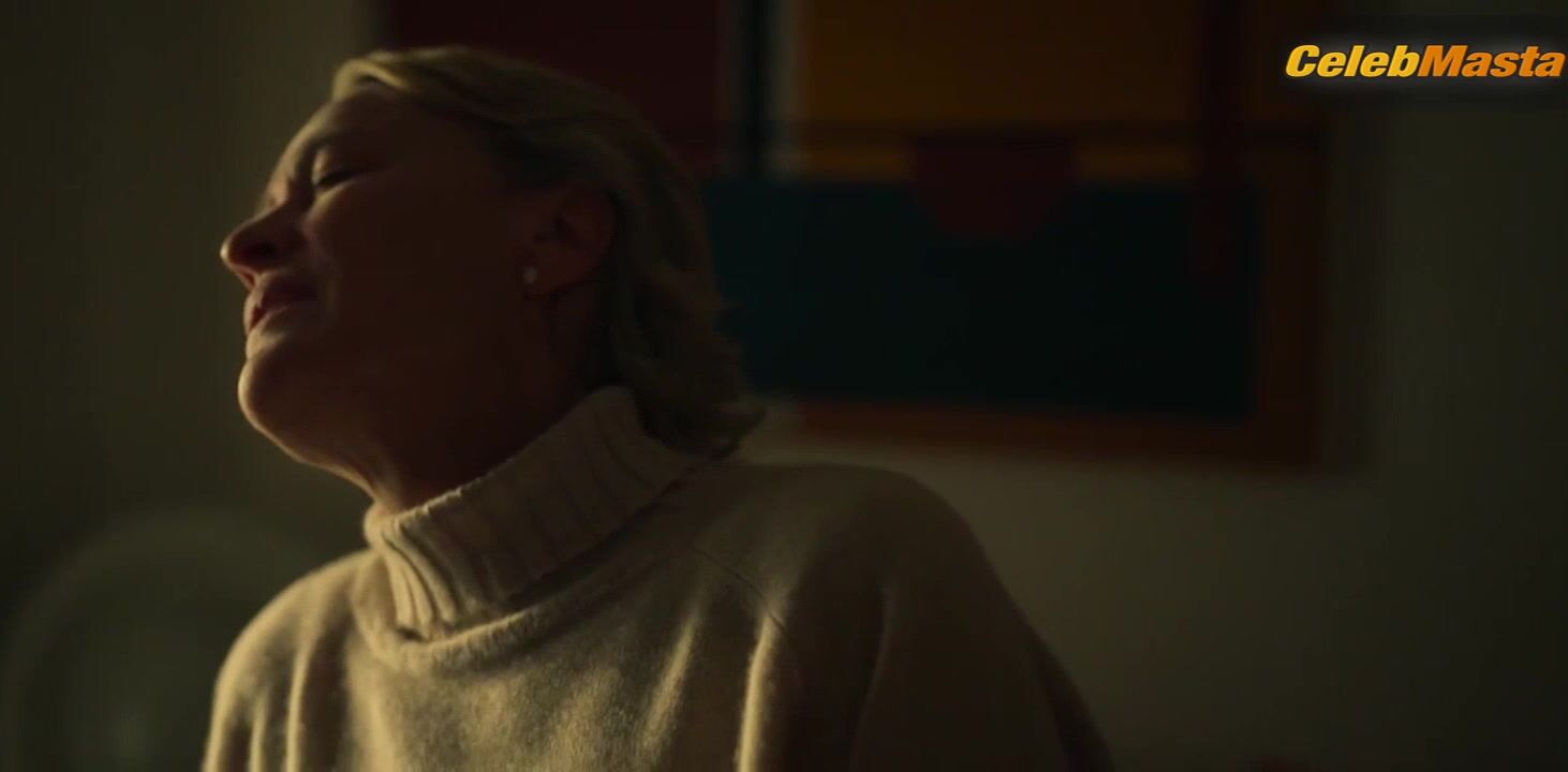 Robin Wright Bares Sexy Scene In The Girlfriend - Photo 2 of 5 photo 5