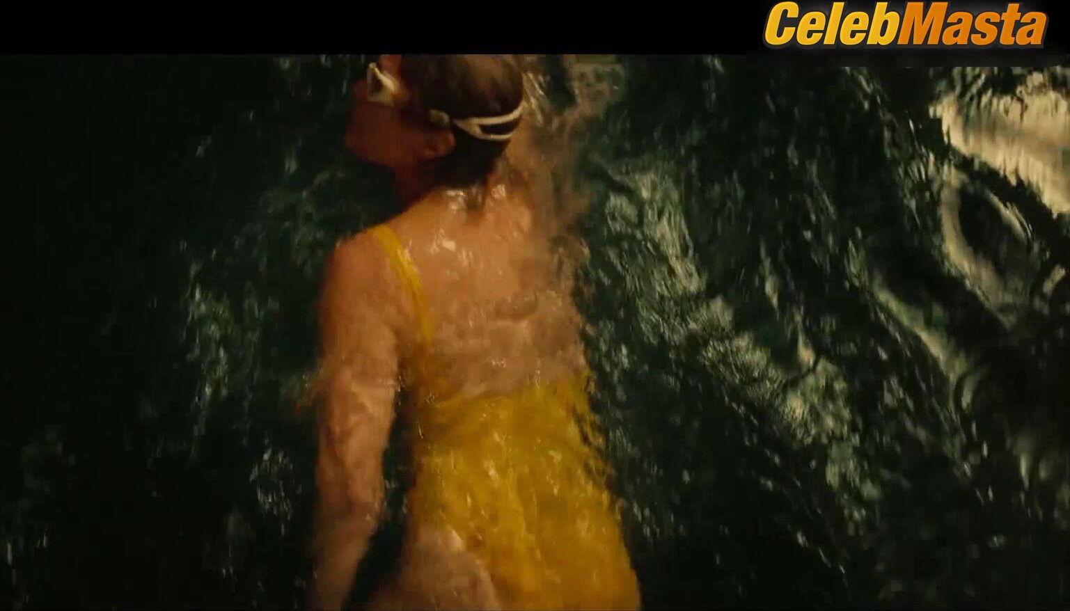 Robin Wright Flaunts Hot Scene In The Girlfriend - Photo 1 of 5