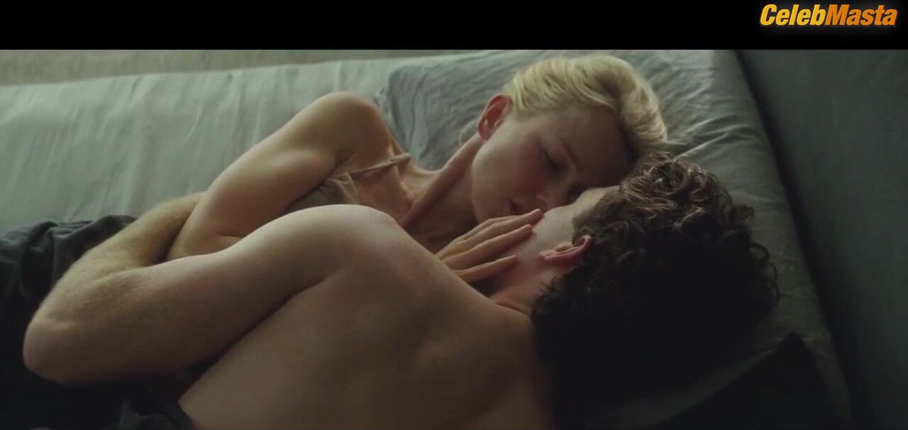 Robin Wright Booty, Tits Scene In Adore - Photo 2 of 5