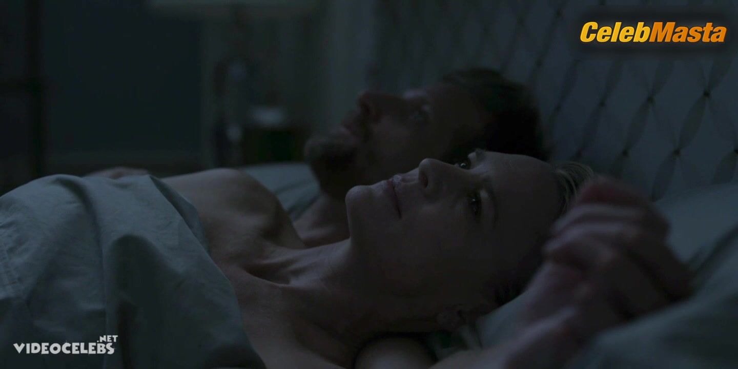 Robin Wright Flaunts Tits, Underwear Scene In House Of - Photo 1 of 5 photo 4
