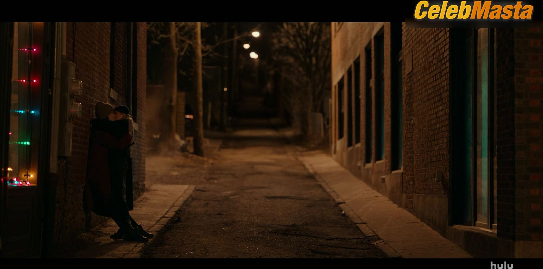 Kristen Stewart And Mackenzie Davis Lesbian Scene From - Photo 1 of 5