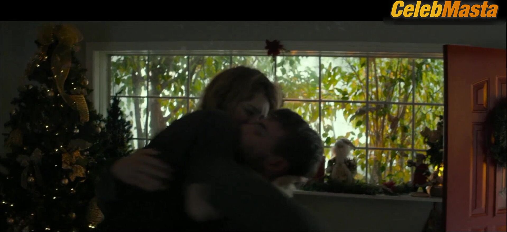 Mackenzie Davis Reveals Body In Underwear Scene In Izzy Gets - Photo 1 of 5