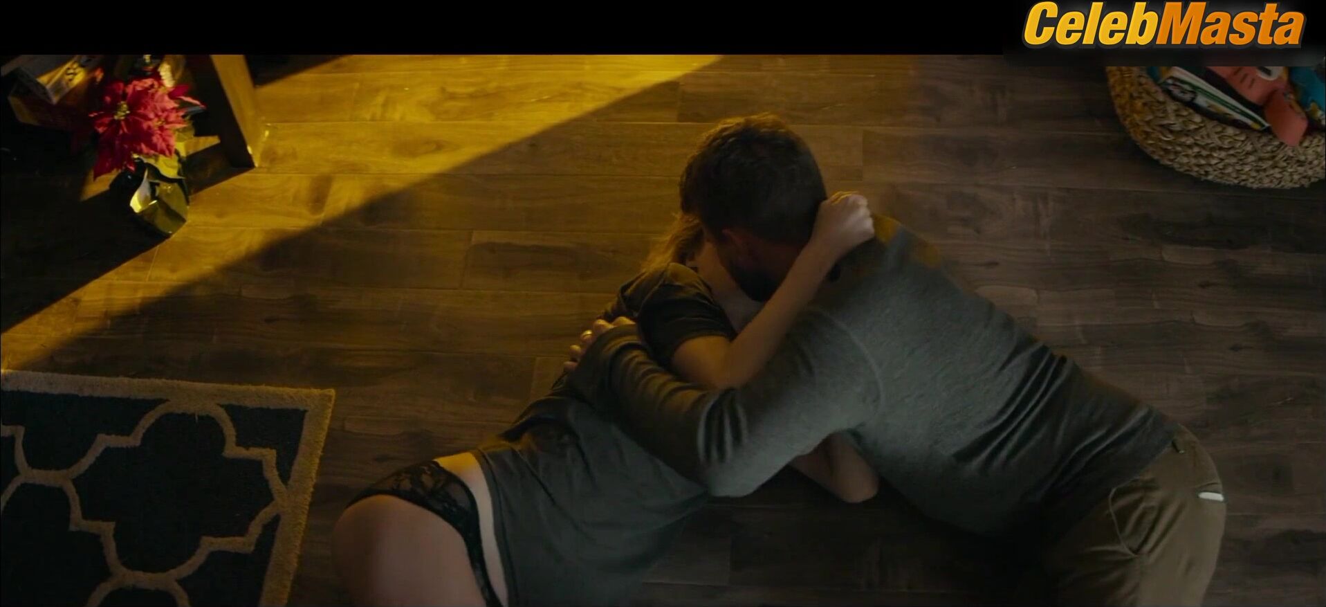Mackenzie Davis Reveals Body In Underwear Scene In Izzy Gets - Photo 1 of 5 photo 4