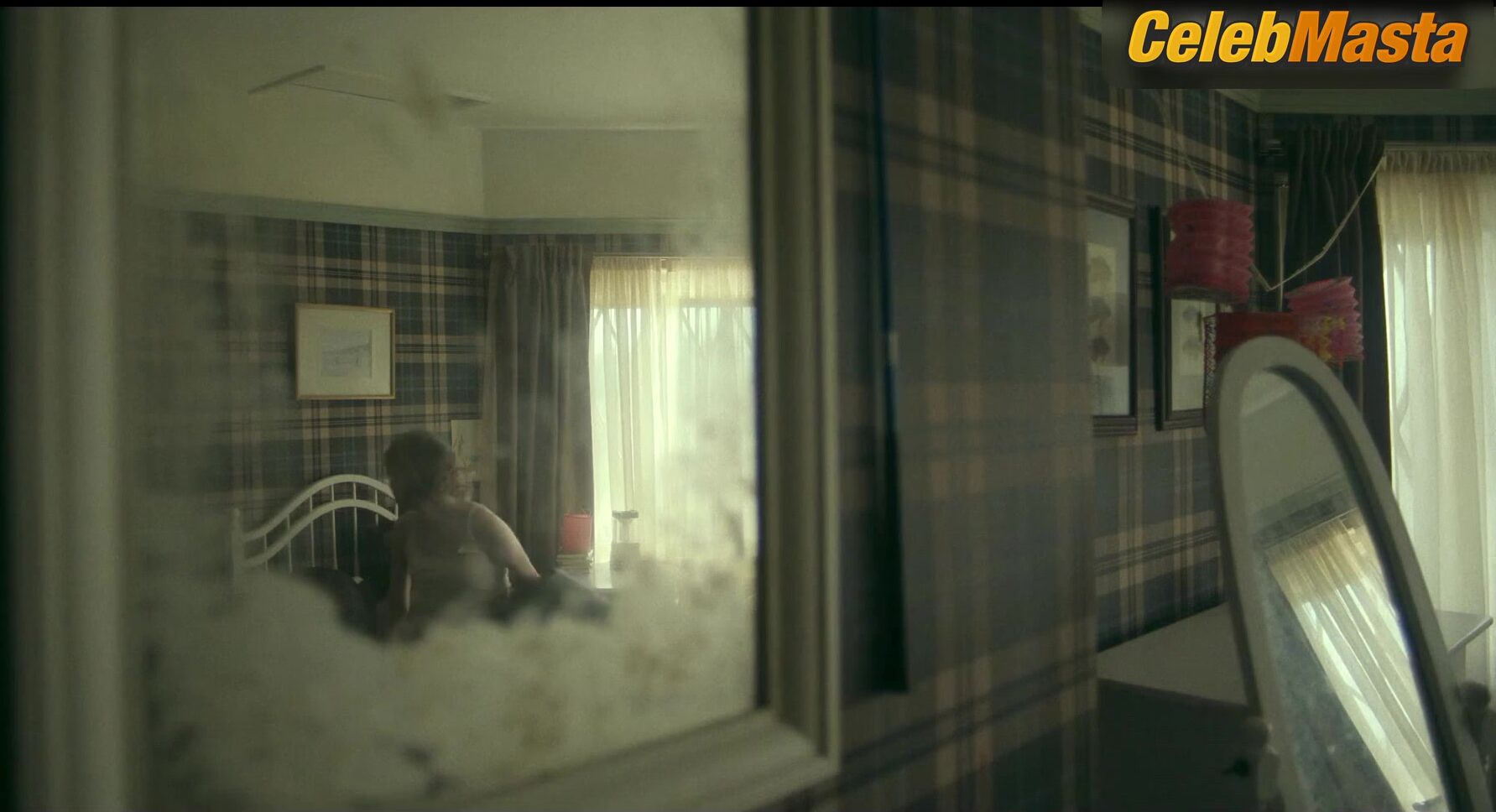 Mackenzie Davis Underwear Scene From Station Eleven - Photo 5 of 5 photo 1