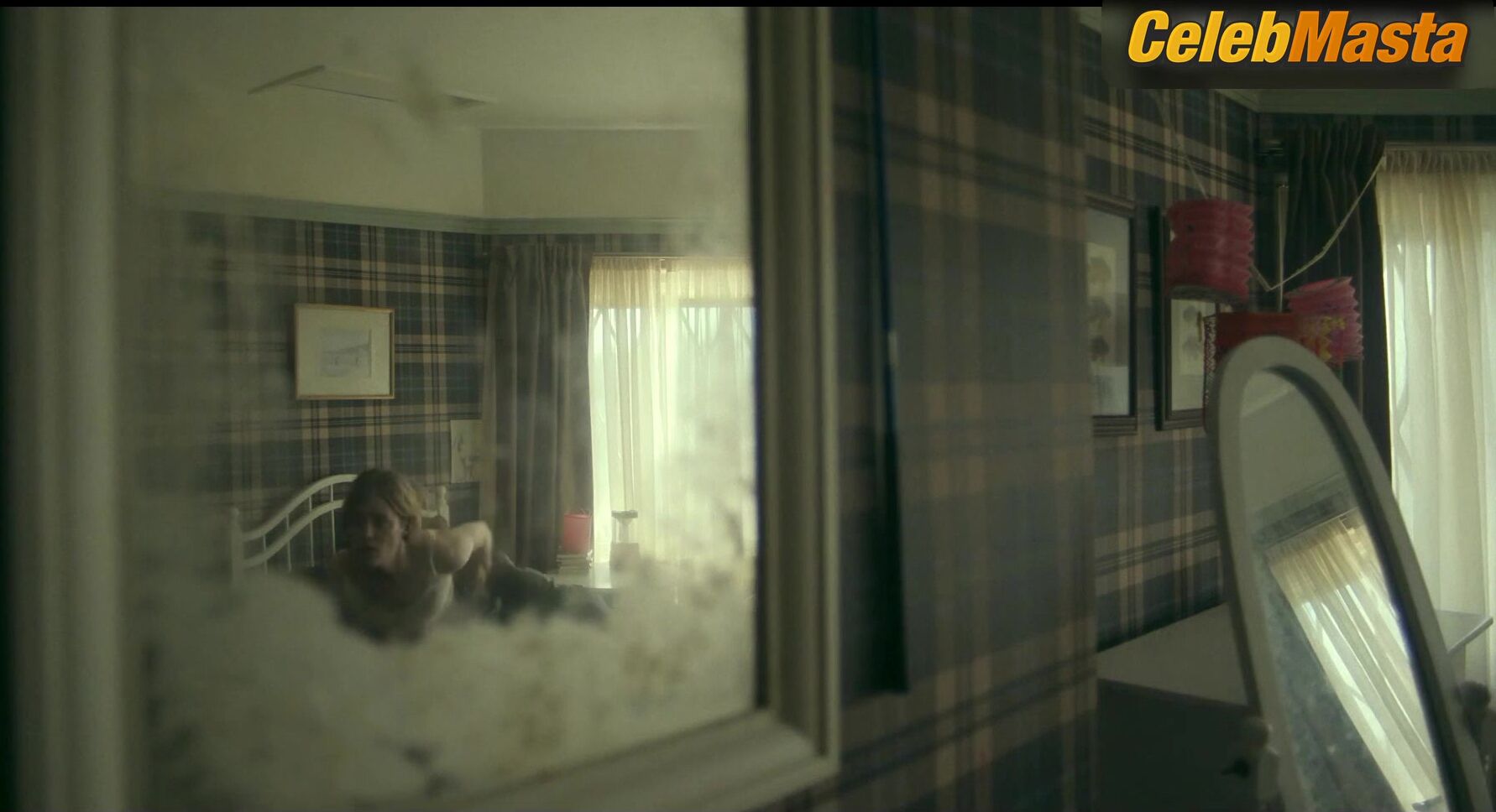 Mackenzie Davis Underwear Scene From Station Eleven - Photo 5 of 5 photo 4