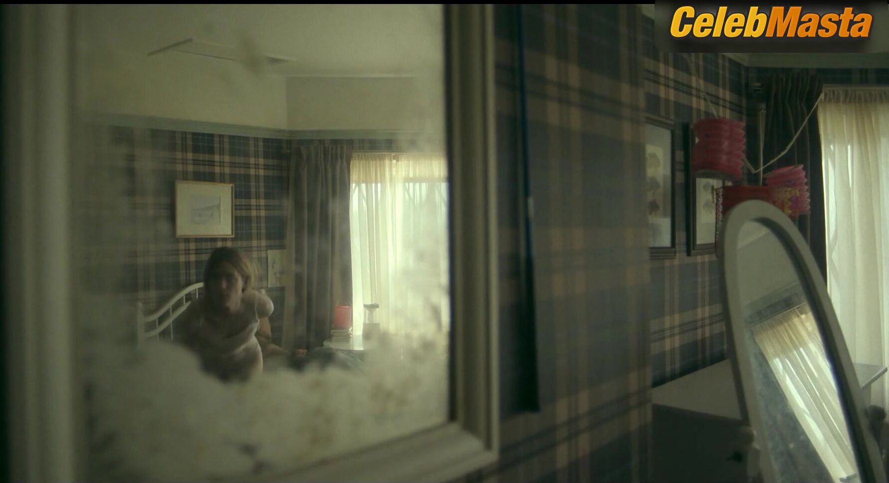 Mackenzie Davis Underwear Scene From Station Eleven - Photo 5 of 5
