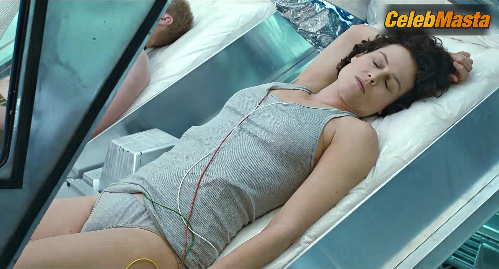 Sigourney Weaver Reveals Underwear And Bush Scene In Aliens - Photo 1 of 5 photo 2