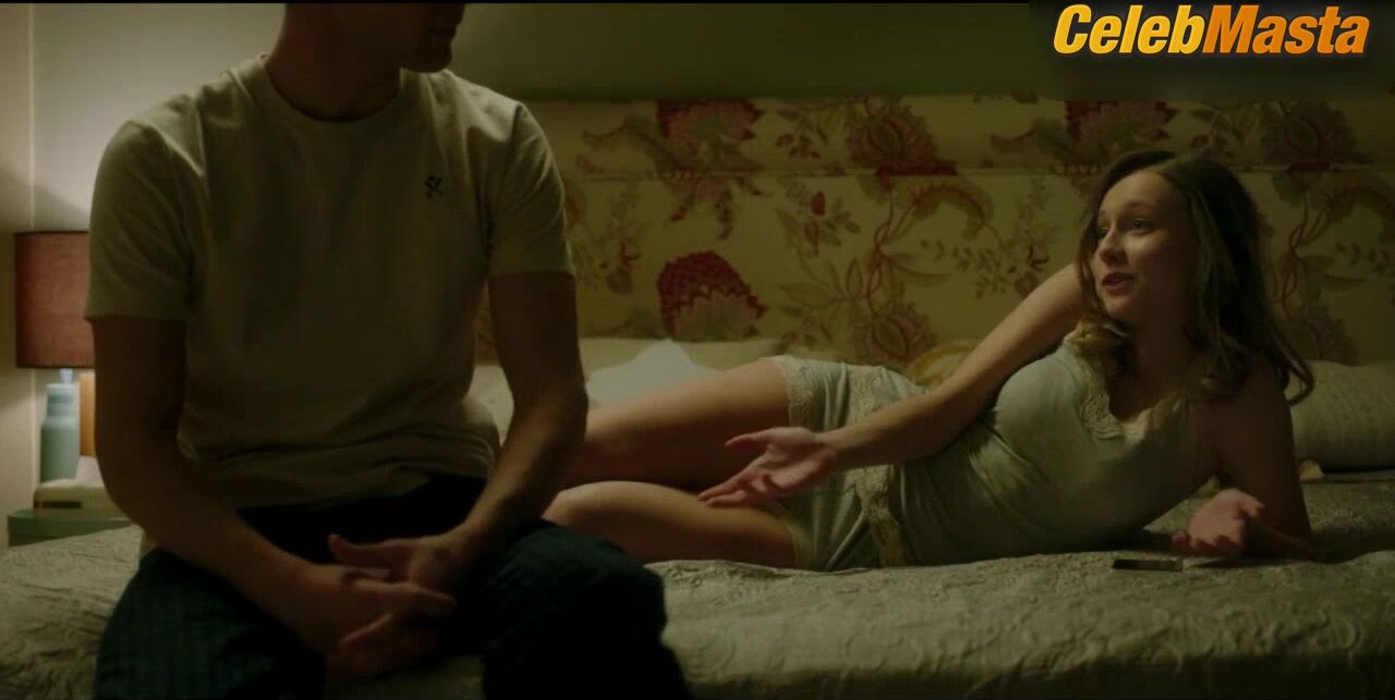 Ester Exposito Bares Sexy Scene In Elite - Photo 2 of 5