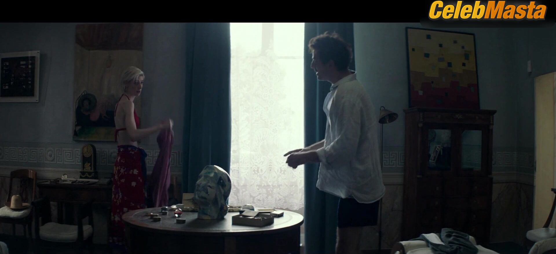 Elizabeth Debicki Swimsuit Scene In The Burnt Orange Heresy - Photo 2 of 5 photo 4