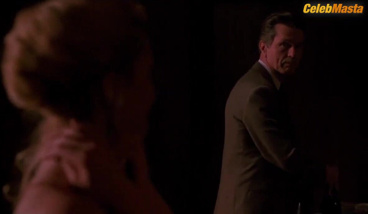 Drew Barrymore ’s Steamy Nude Scene In Poison Ivy - Photo 2 of 5