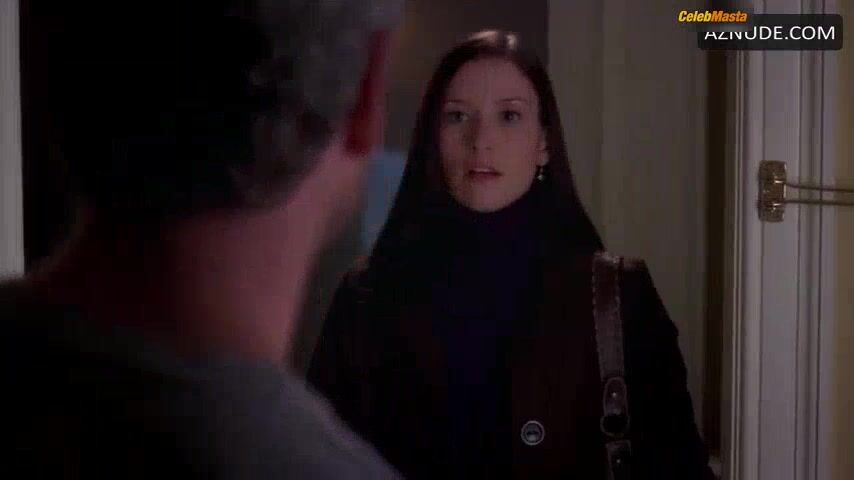 Chyler Leigh Reveals All In Scene From Grey’s - Photo 2 of 5 photo 1