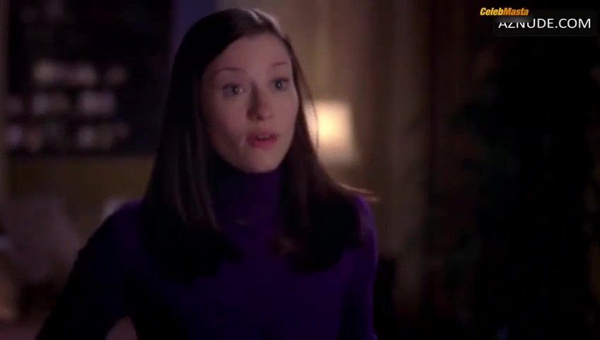 Chyler Leigh Reveals All In Scene From Grey’s - Photo 2 of 5 photo 4