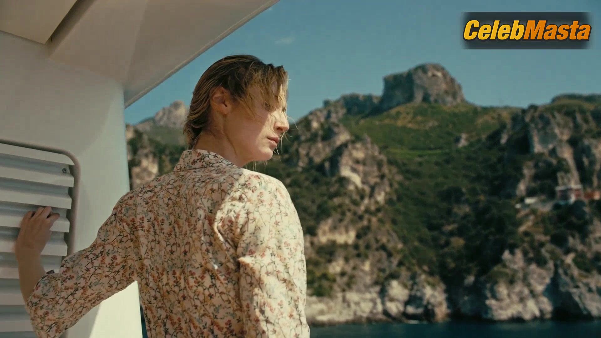 Elizabeth Debicki Swimsuit Scene In Tenet - Photo 2 of 5