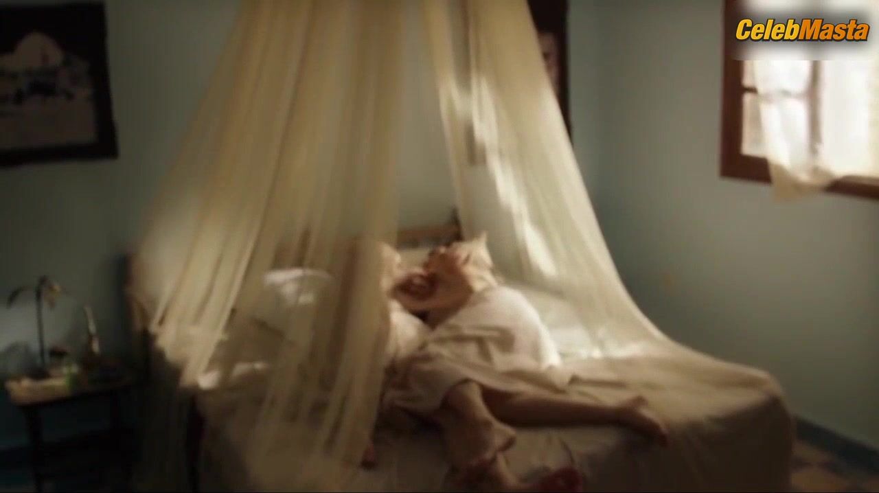 Elizabeth Debicki Butt, Tits Scene In The Night Manager - Photo 2 of 5 photo 1