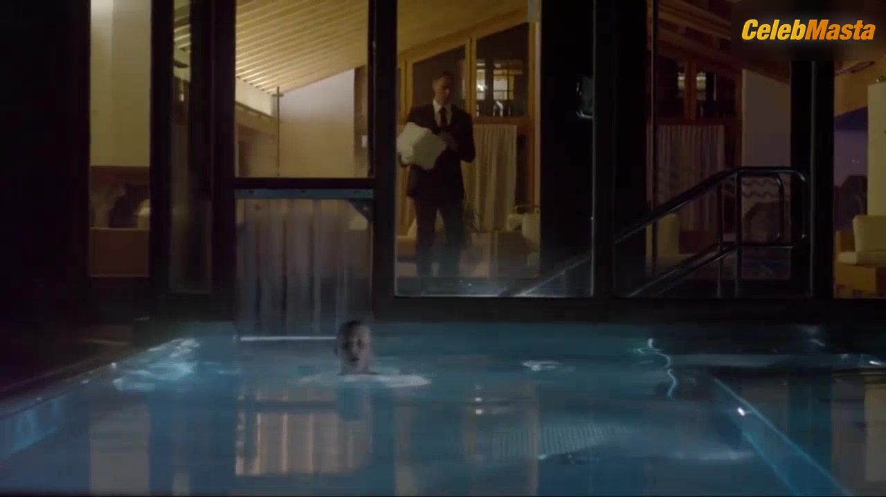 Elizabeth Debicki Butt, Tits Scene In The Night Manager - Photo 2 of 5 photo 5