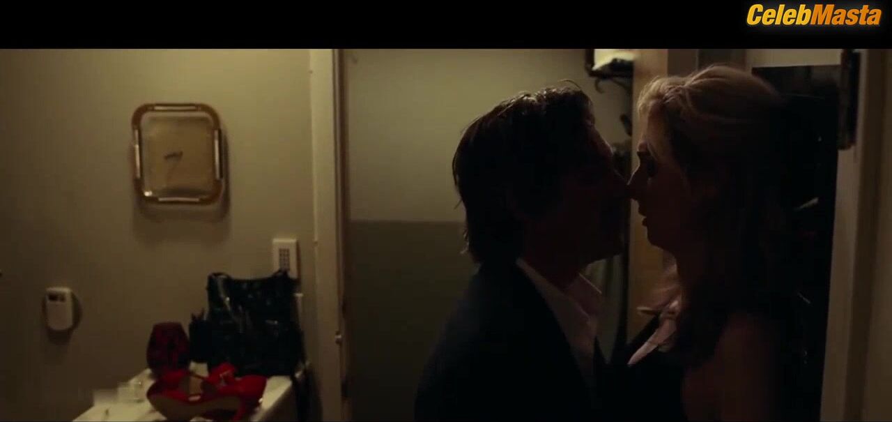 Elizabeth Debicki Tits, Underwear Scene From Widows - Photo 2 of 5 photo 1