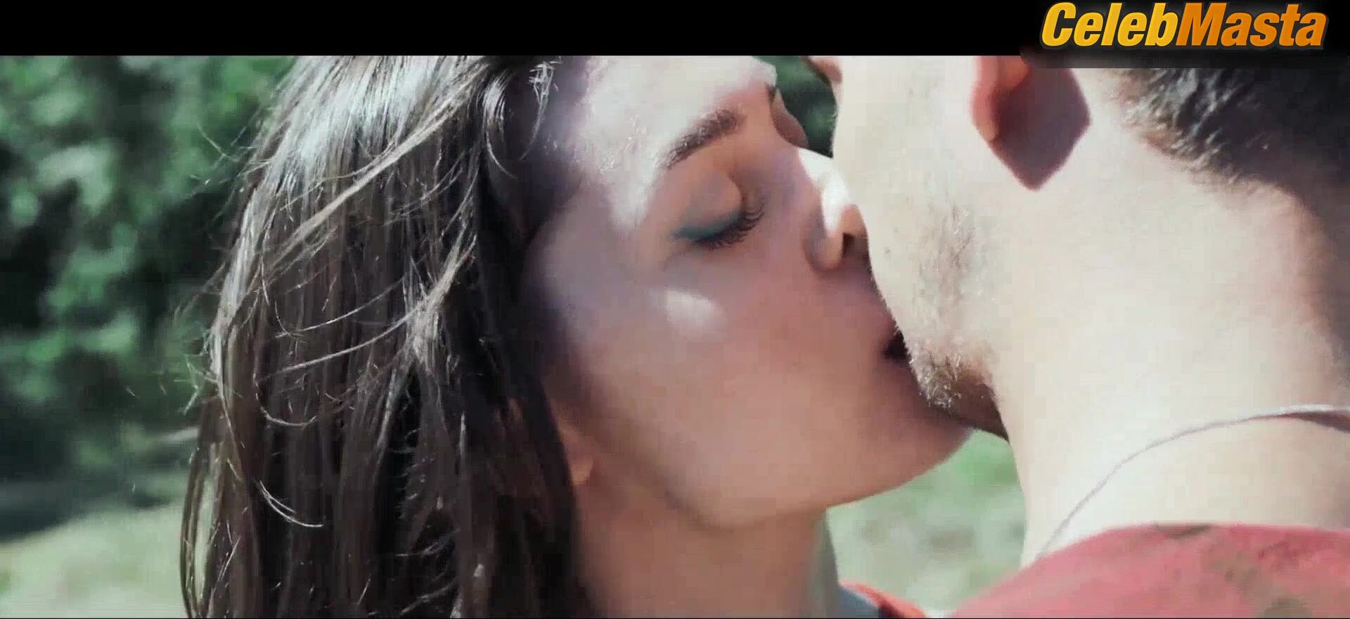 Anamaria Vartolomei ’s Tits Scene From The Empire - Photo 1 of 5 photo 2