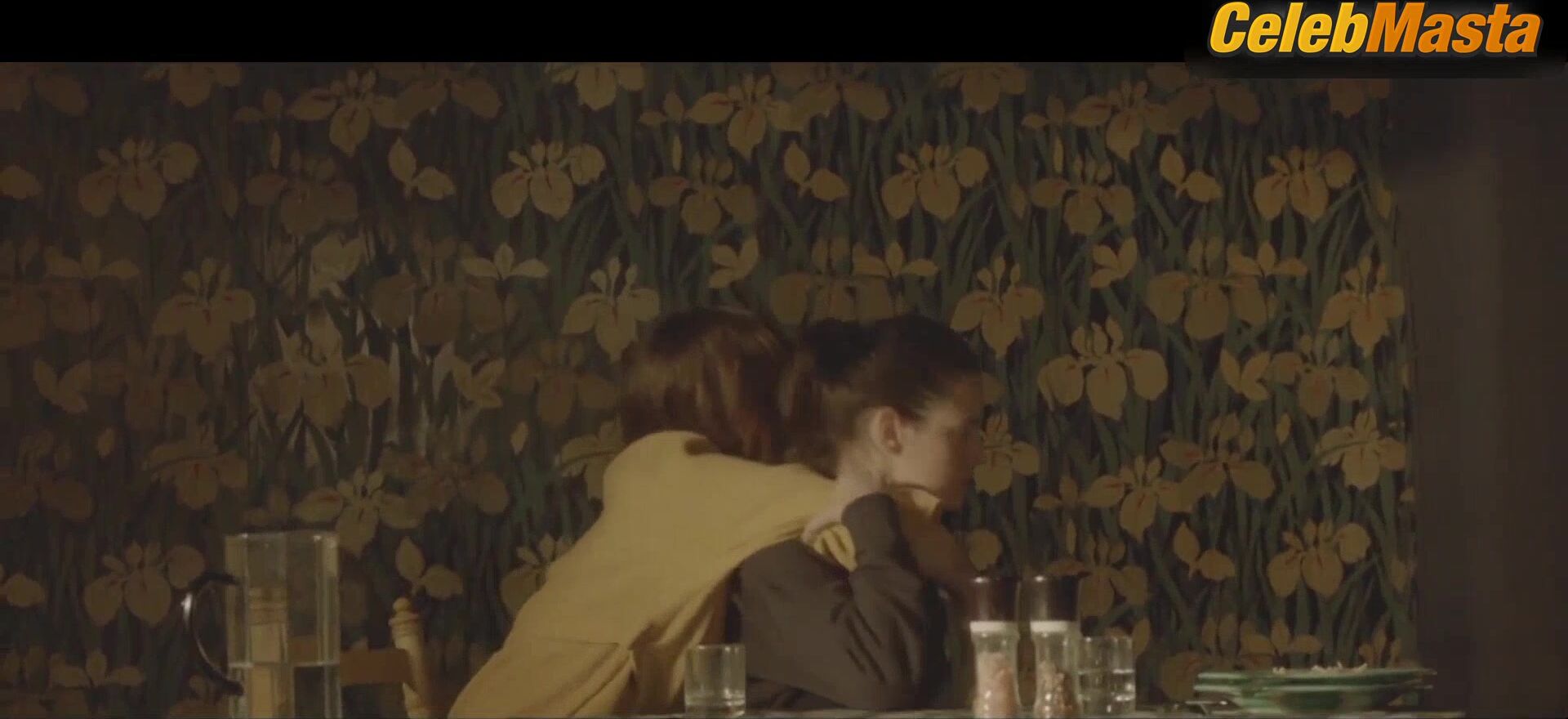 Anamaria Vartolomei Roxane Mesquida And ’s Sexy Scene In - Photo 2 of 5
