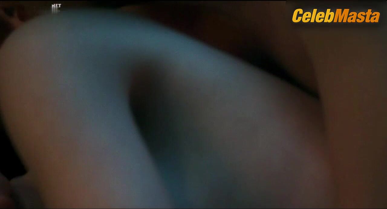 Anamaria Vartolomei ’s Butt, Boobs Scene In The Seduction - Photo 2 of 5