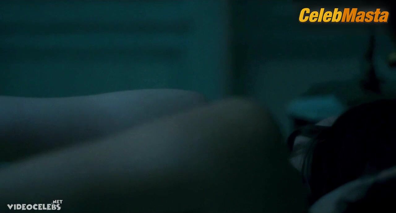 Anamaria Vartolomei ’s Butt, Boobs Scene In The Seduction - Photo 2 of 5 photo 5