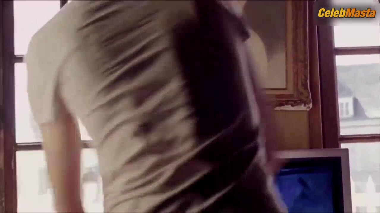 Anamaria Vartolomei ’s Tits, Underwear Scene From C Comme - Photo 1 of 5 photo 4