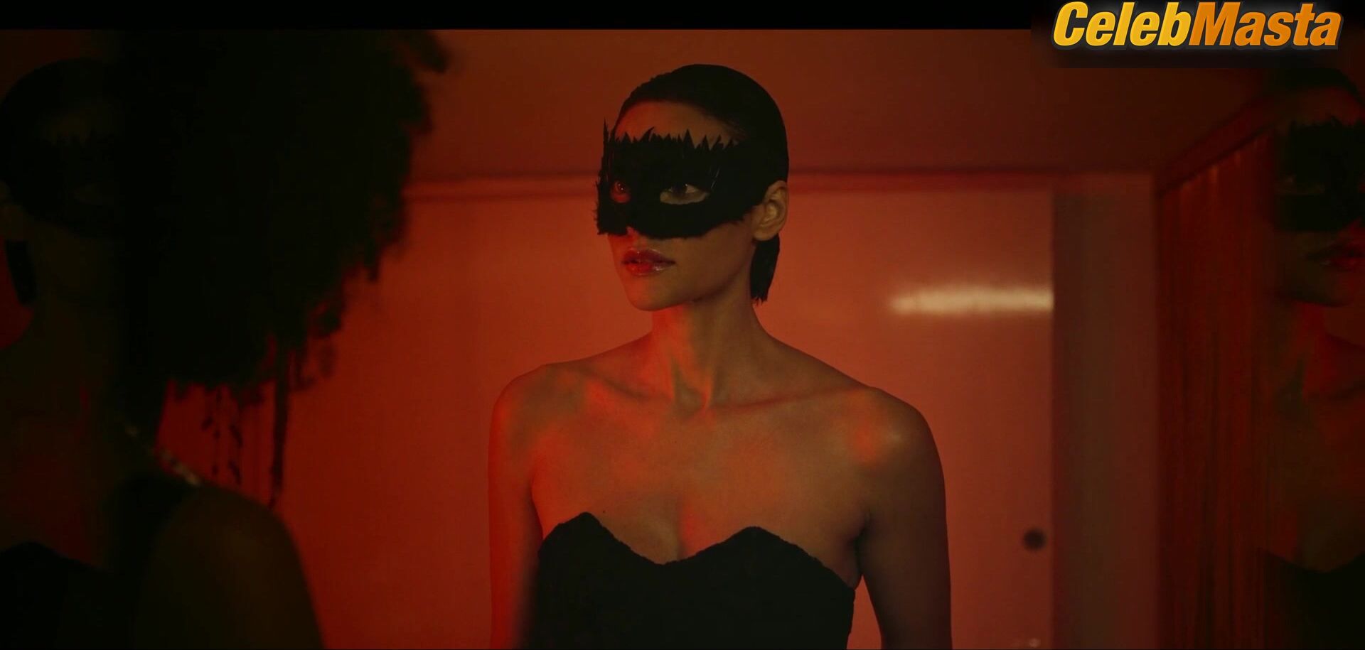 Debora Nascimento ’s Alluring Scene In Lady Voyeur - Photo 2 of 5