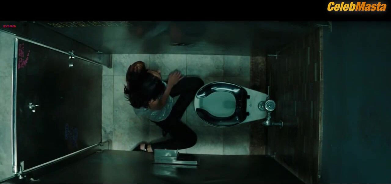 Odette Annable Flaunts Underwear Scene In The Unborn - Photo 1 of 5 photo 5