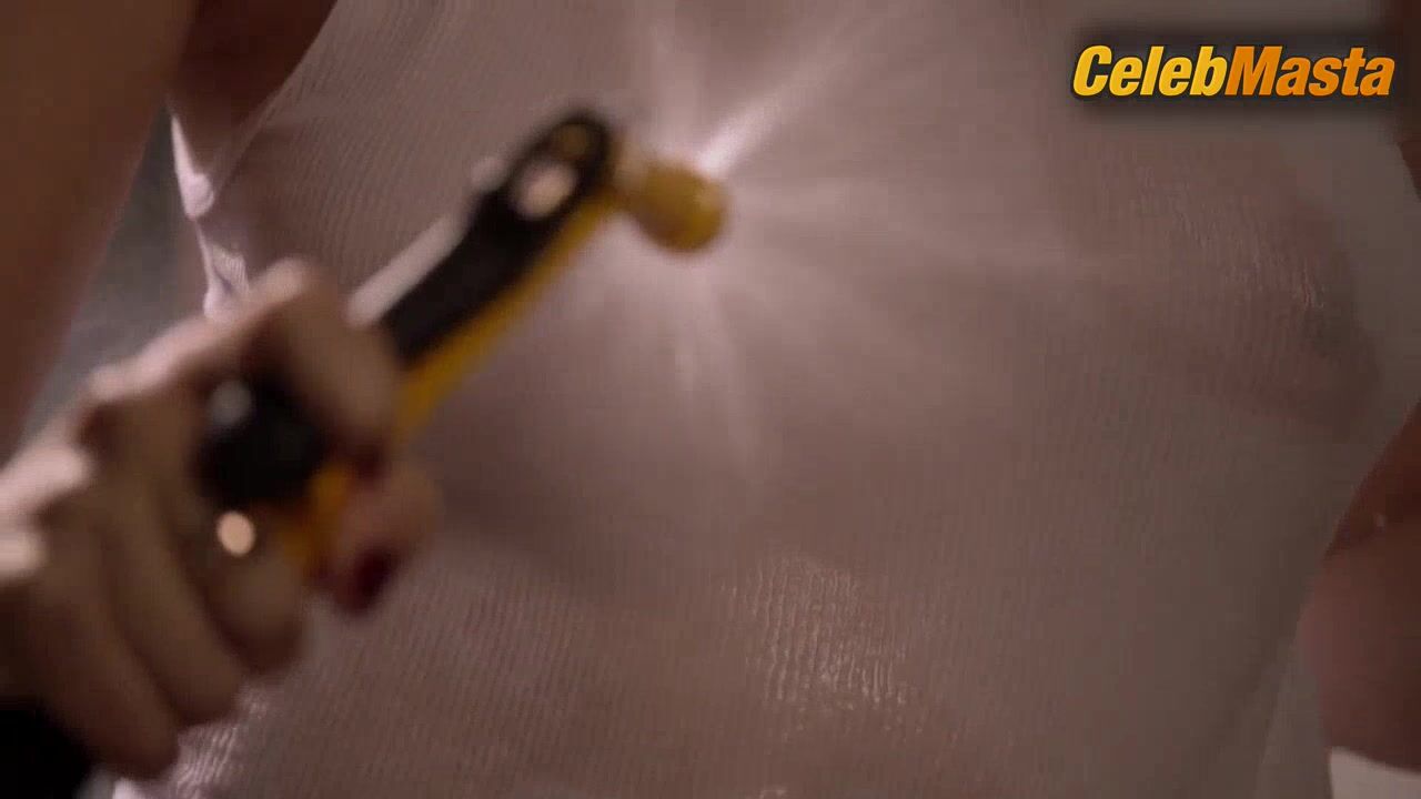 Isidora Goreshter ’s Sexy Scene In Shameless - Photo 1 of 5 photo 2