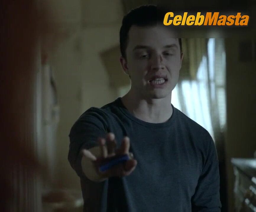 Isidora Goreshter Shows Tits Scene In Shameless - Photo 1 of 5 photo 4