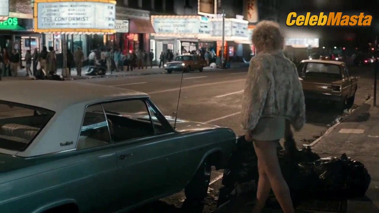 Maggie Gyllenhaal ’s Sexy Scene In The Deuce - Photo 2 of 5