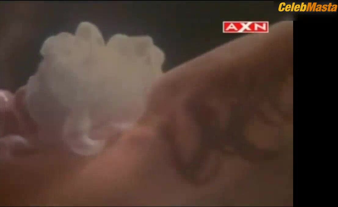 Shannon Whirry ’s Boobs Scene In V.i.p. - Photo 2 of 5 photo 4
