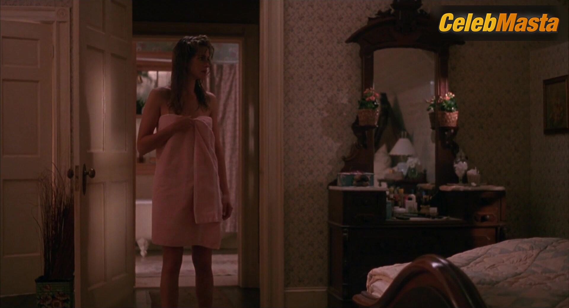 Julia Roberts Sexy Scene From Sleeping With The Enemy - Photo 2 of 5 photo 5