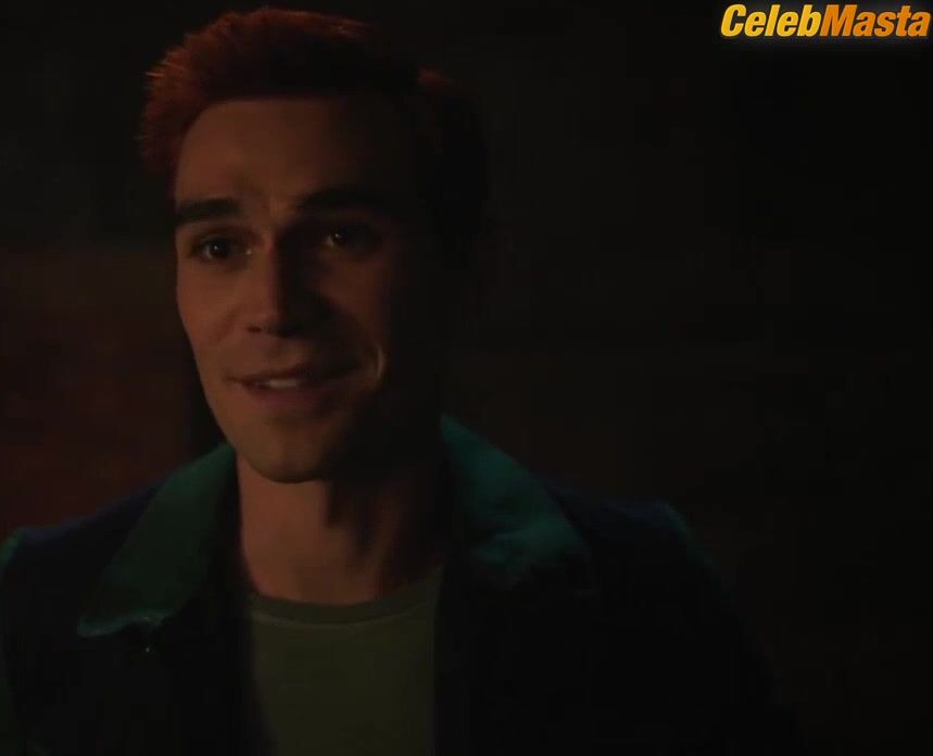 Madelaine Petsch ’s Hot Scene In Riverdale - Photo 1 of 5 photo 4