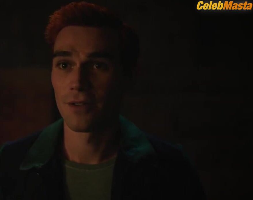 Madelaine Petsch ’s Hot Scene In Riverdale - Photo 1 of 5 photo 5