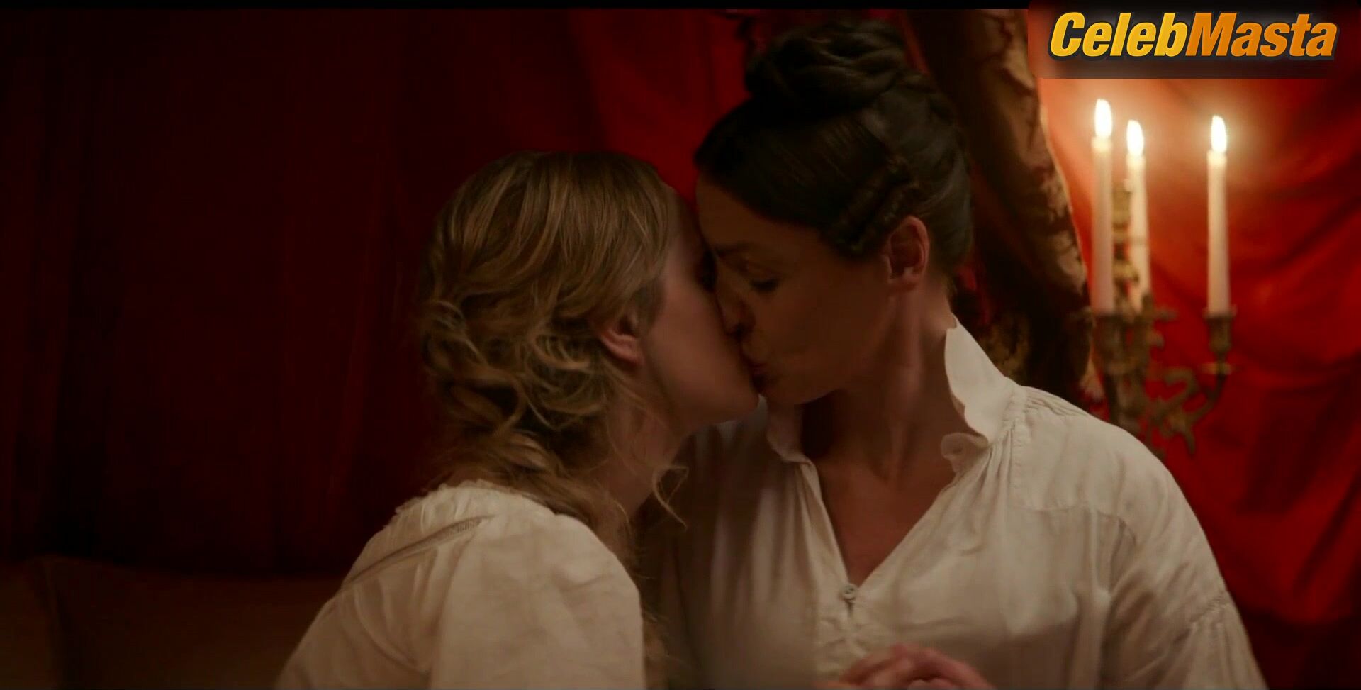 Sophie Rundle Suranne Jones And Get Intimate In A Lesbian - Photo 2 of 5