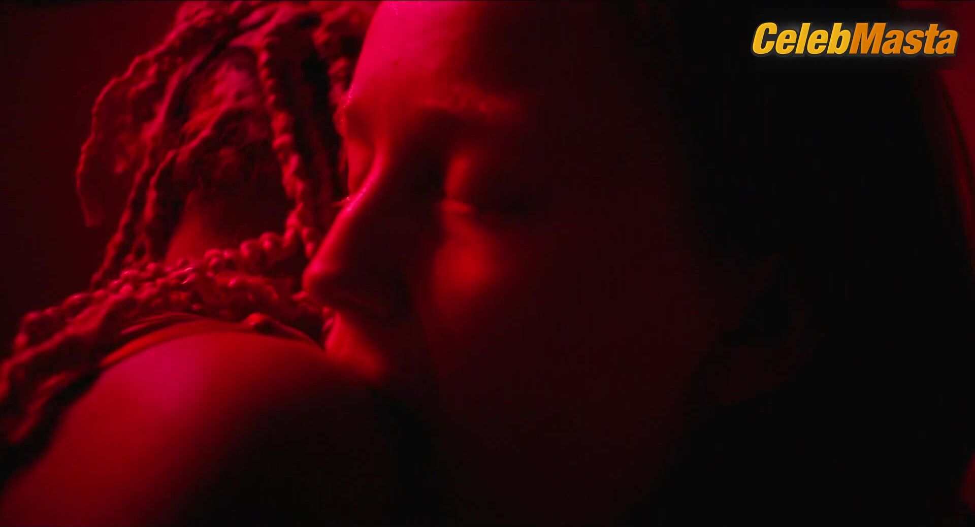 Amandla Stenberg And India Salvor Menuez Show Tits In Lesbian - Photo 1 of 5 photo 5